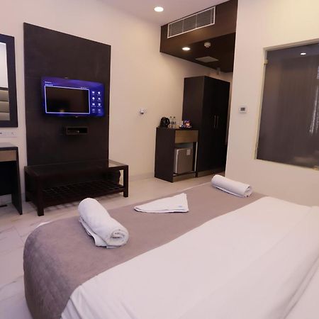 Hotel Pk Residency Noida Esterno foto