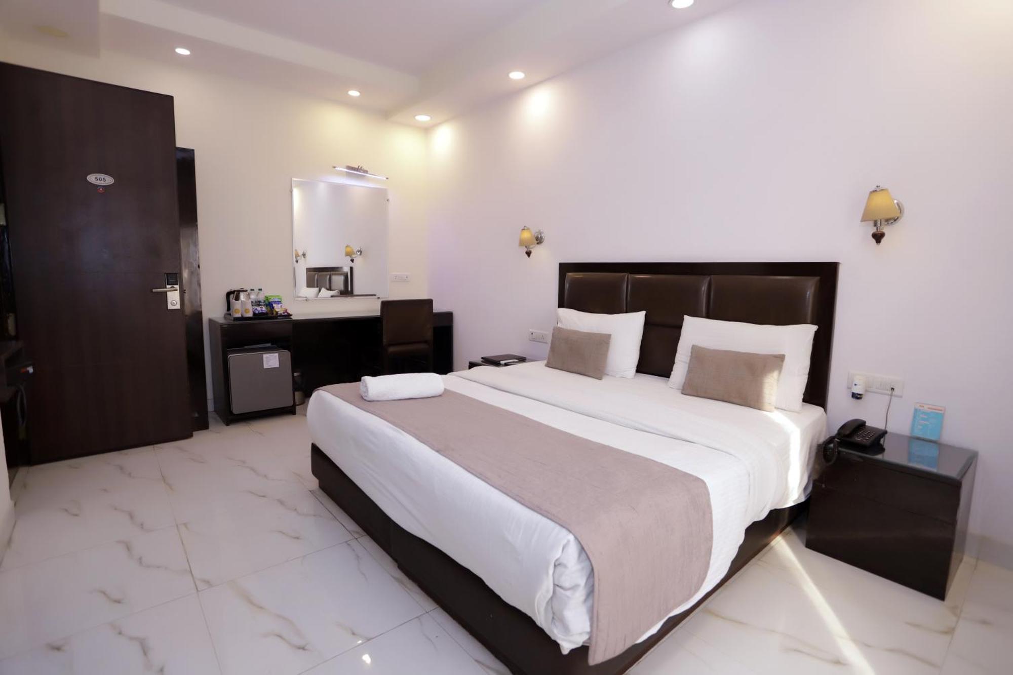 Hotel Pk Residency Noida Esterno foto