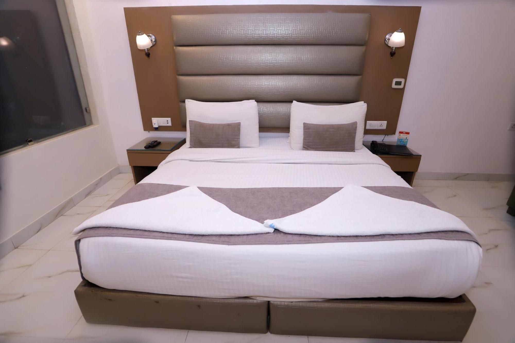Hotel Pk Residency Noida Esterno foto