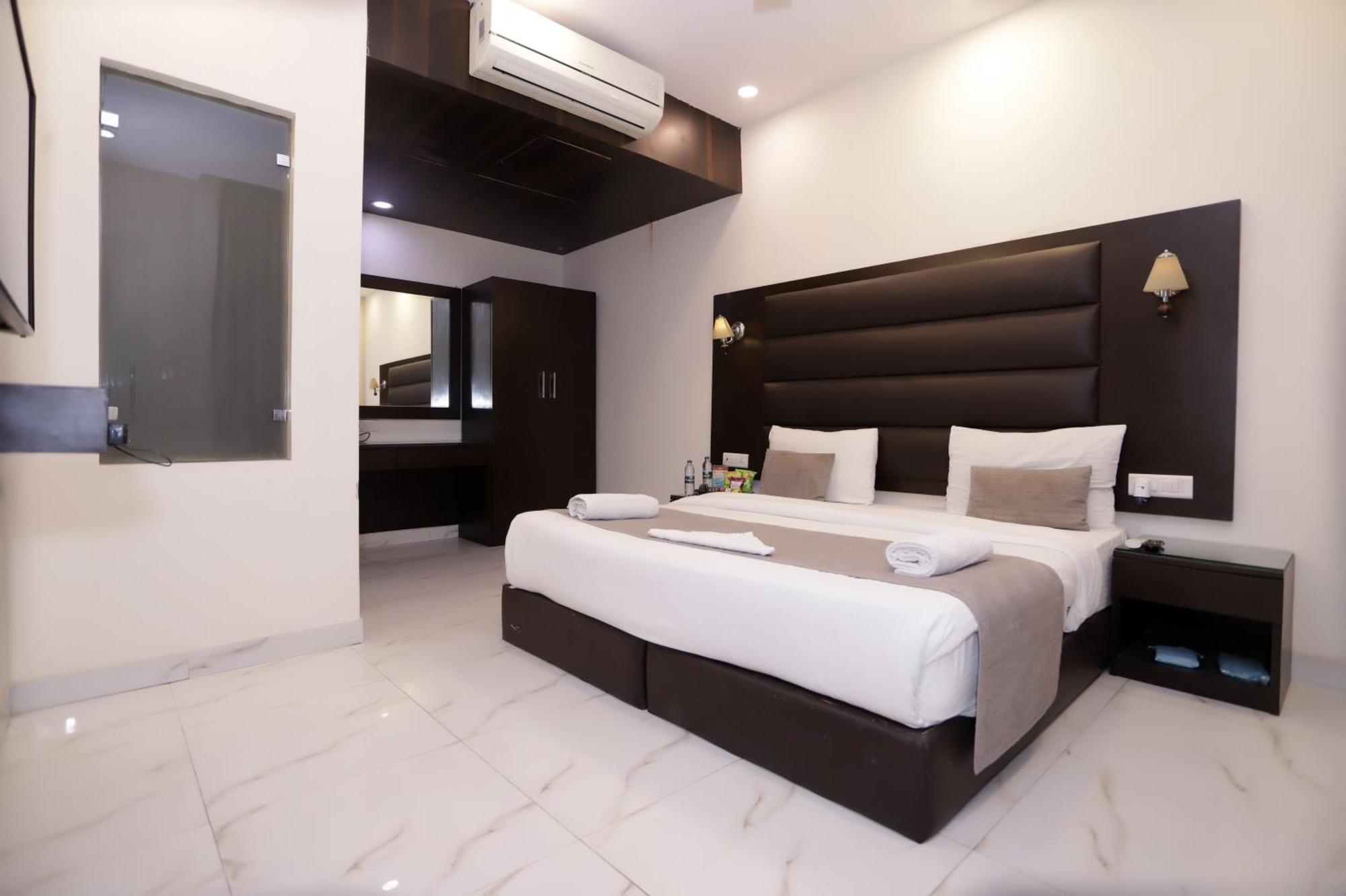 Hotel Pk Residency Noida Esterno foto
