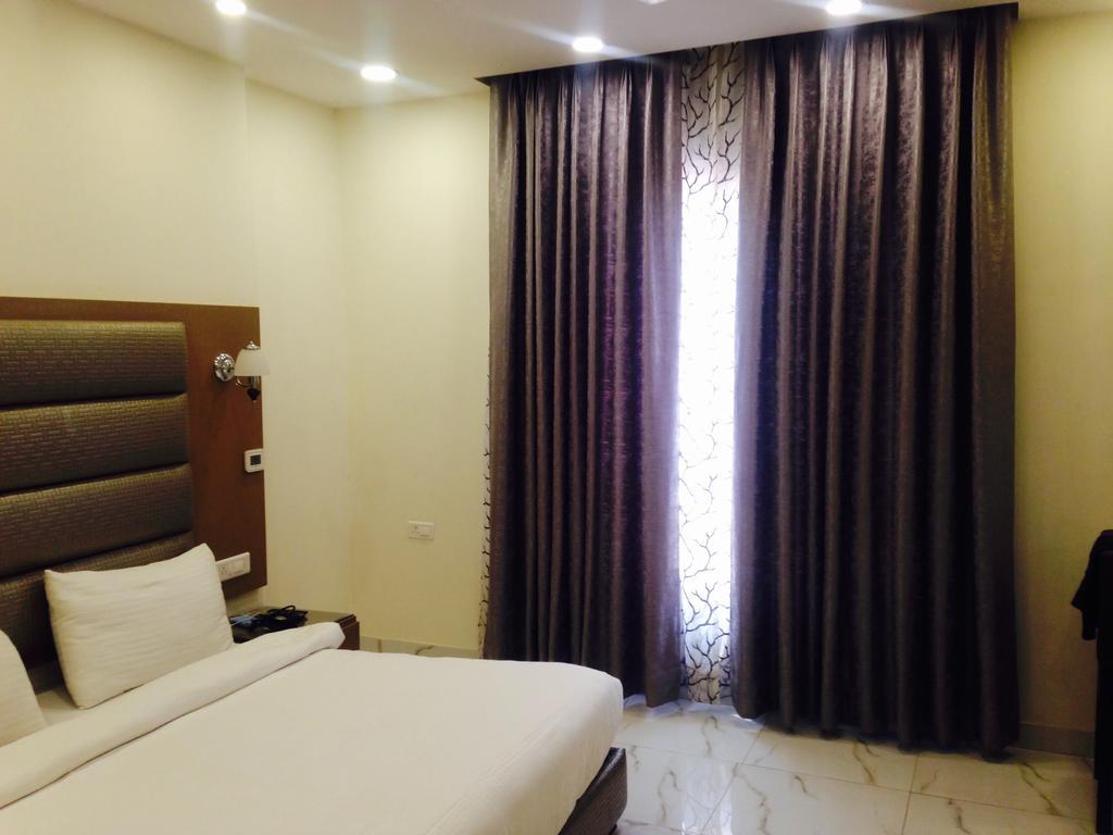Hotel Pk Residency Noida Esterno foto