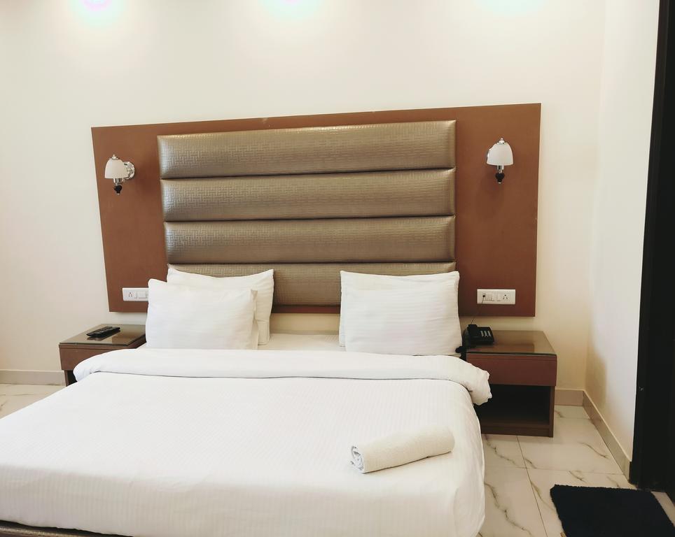 Hotel Pk Residency Noida Esterno foto