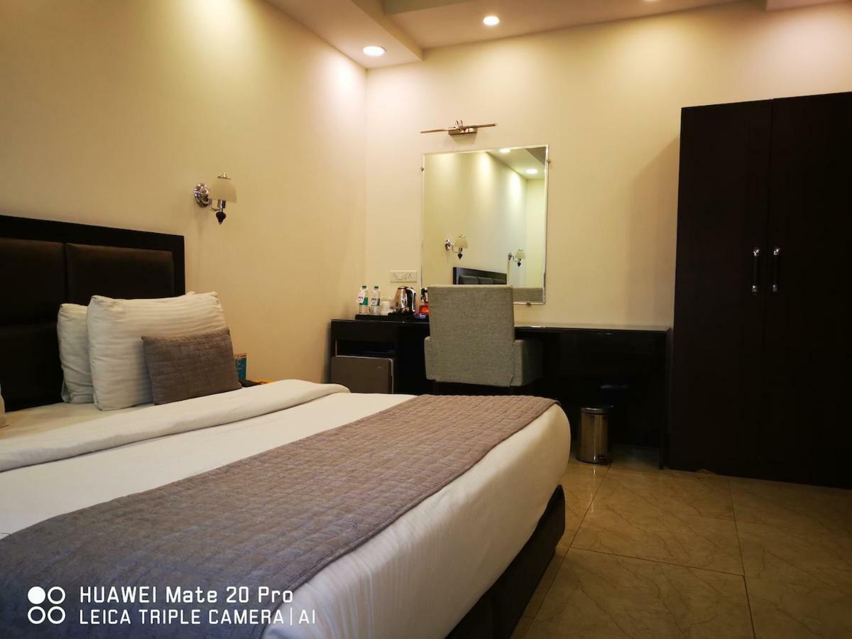 Hotel Pk Residency Noida Esterno foto